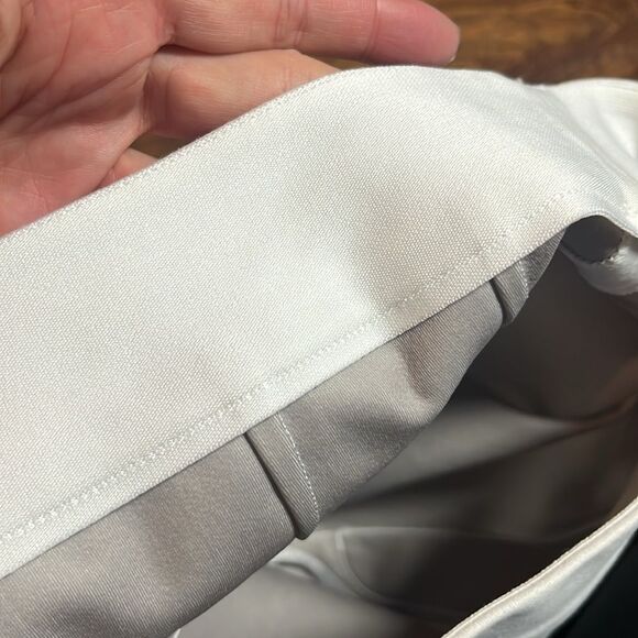 Spanx Classic 6” White Shorts, size XS - Picture 7 of 9
